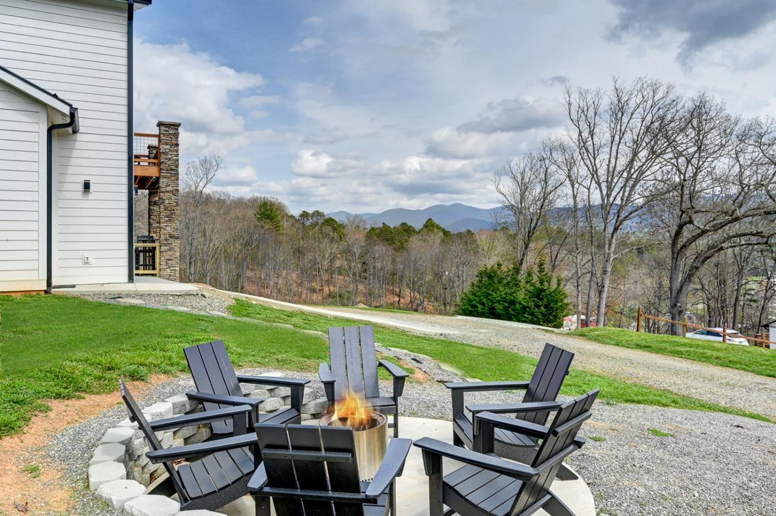 Вилла Mon Tresor, Modern Mountain Views With Deck Weaverville Экстерьер фото