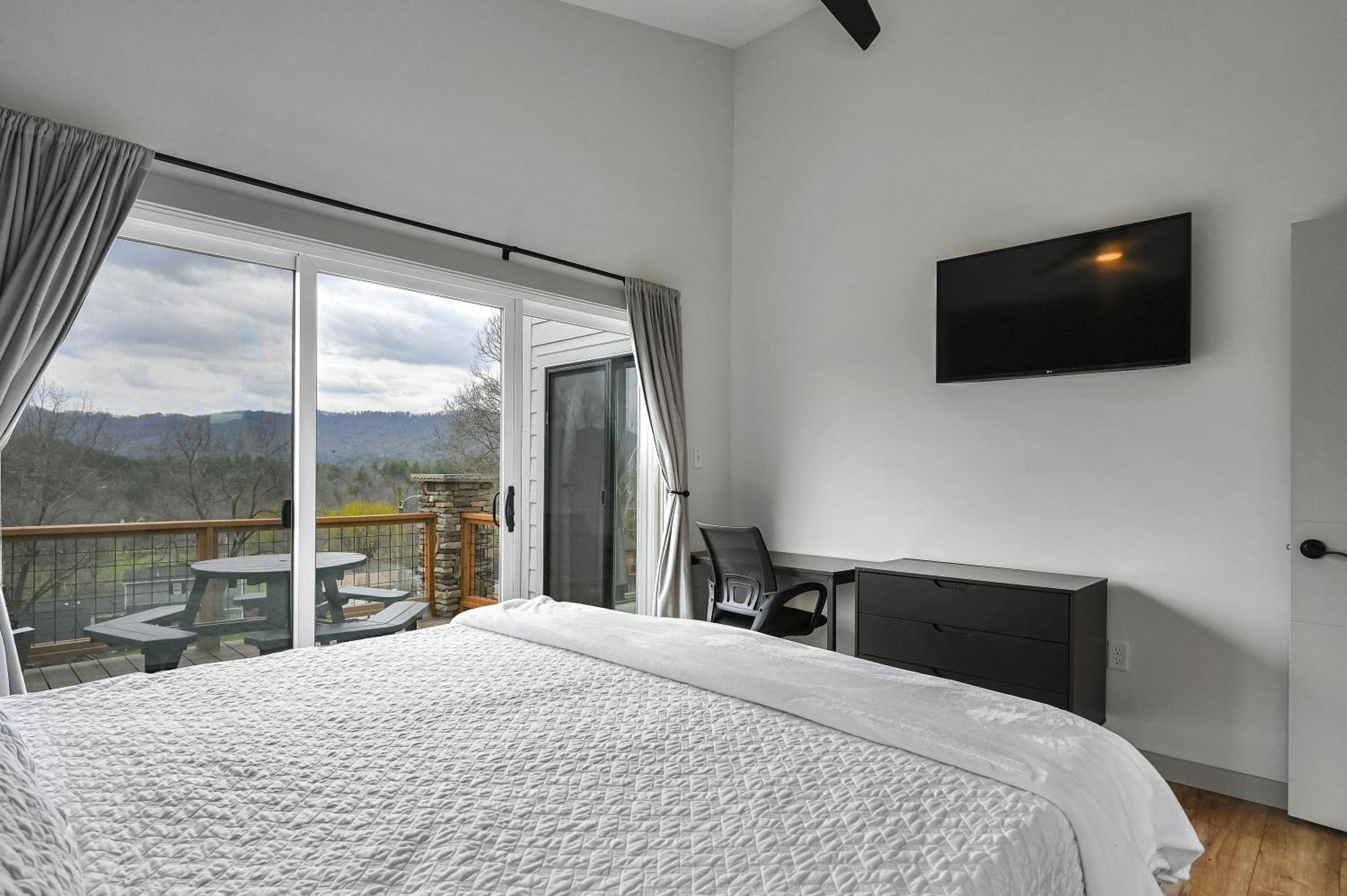 Вилла Mon Tresor, Modern Mountain Views With Deck Weaverville Экстерьер фото